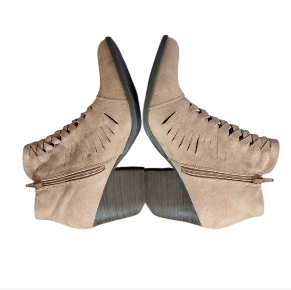 Coconut’s by Matisse Ally Woven Suede Ankle Boots Tan Booties Size 9 - Picture 2 of 11
